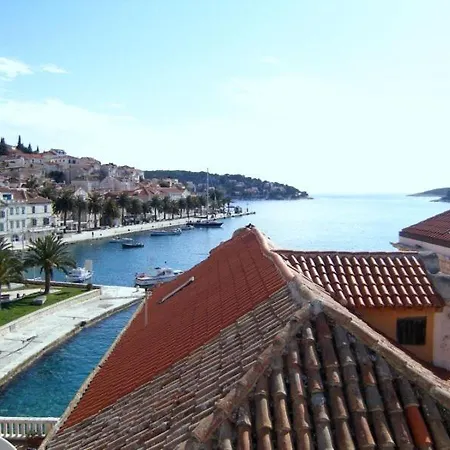 Vandrarhem Cheap Sleep Marinero (adults Only) Hvar Town