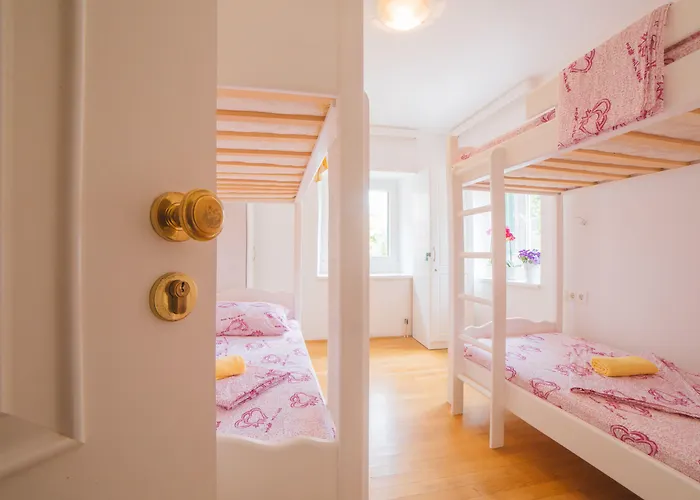 Hostel Cheap Sleep Marinero (adults Only) Hvar Town