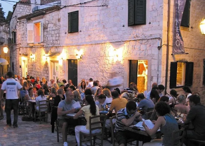 Albergue Cheap Sleep Marinero (adults Only) Hvar Town