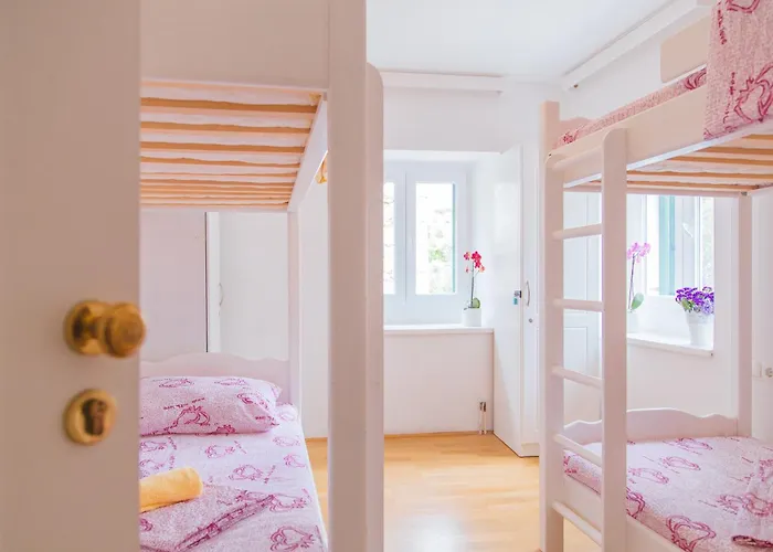 Albergue Cheap Sleep Marinero (adults Only) Hvar Town